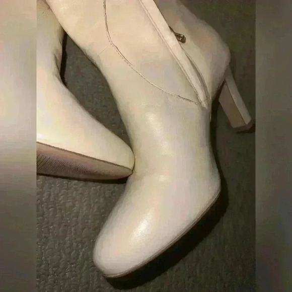 Cream Heeled Booties size 6.5 - Picture 2 of 7